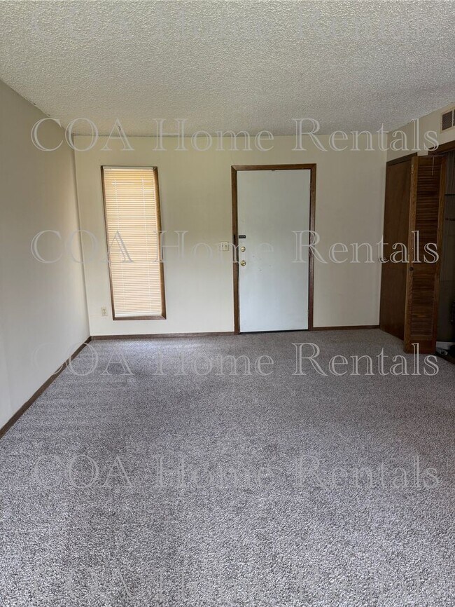 Building Photo - West side apartment