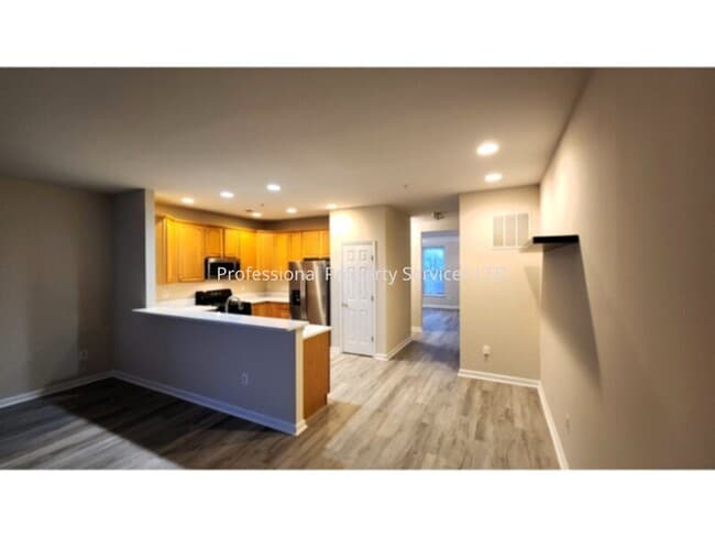 Building Photo - Luxury Townhome in the Villages of Urbana