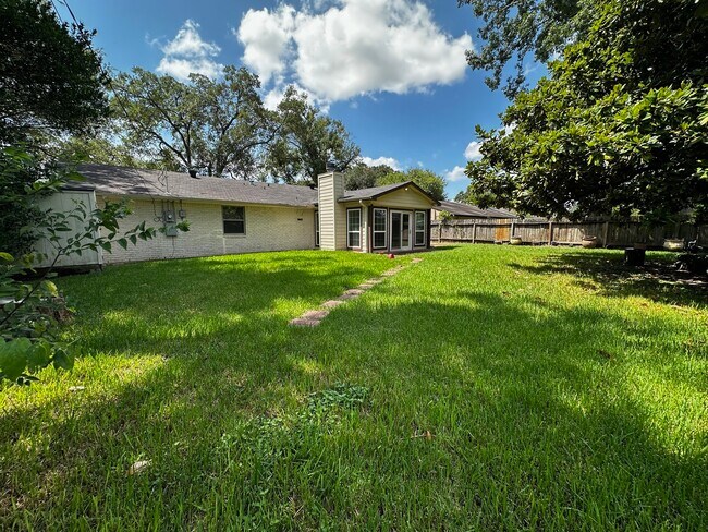 Building Photo - 9626 Highmeadow Dr