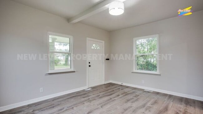 Building Photo - 1325 S Palisade St