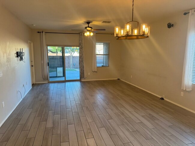 Building Photo - 955 E Prairie Field Ln