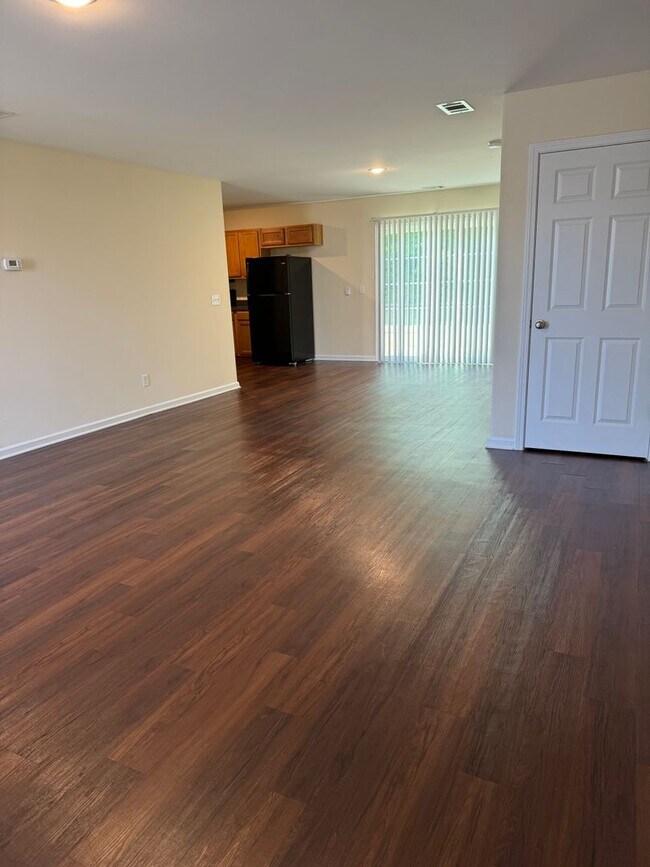 Building Photo - 32 Amber Dr