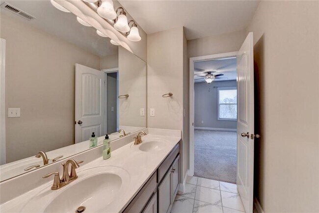 Building Photo - 5525 Nesmith Ct