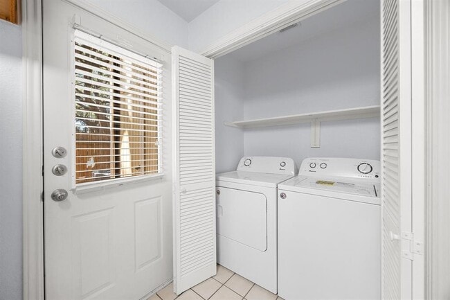 Building Photo - 11901 Swearingen Dr