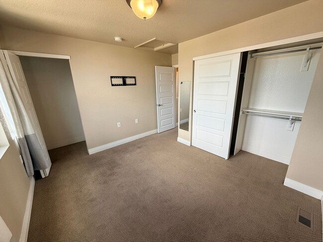Building Photo - 2590 Trio Falls Dr