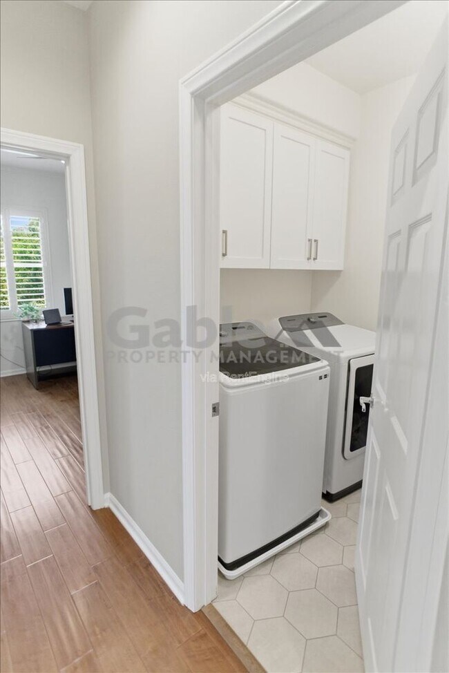 Building Photo - 26882 Greenleaf Ct