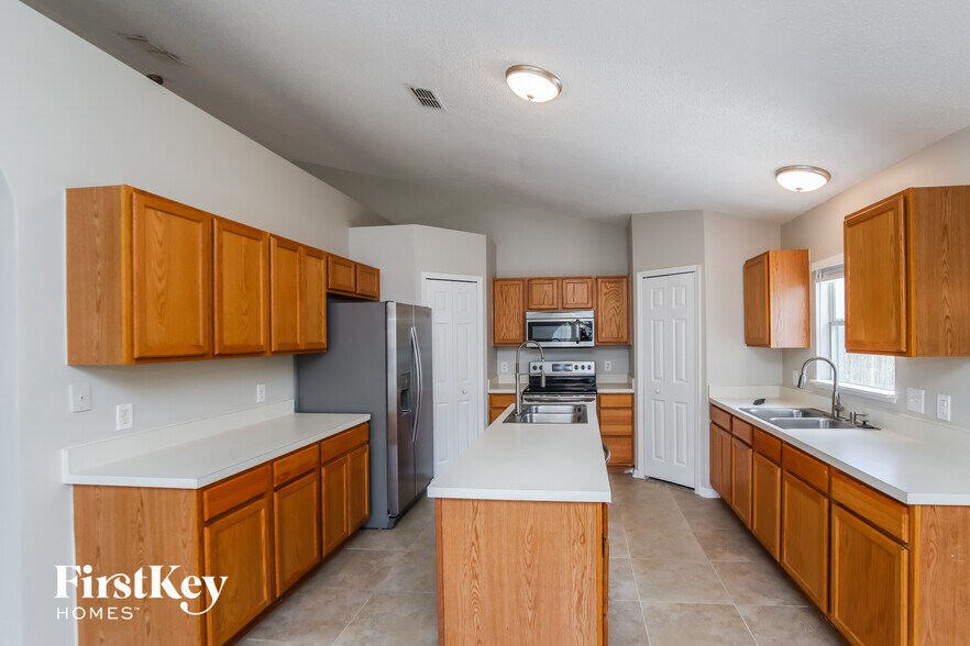 Building Photo - 1686 Whiting St SE