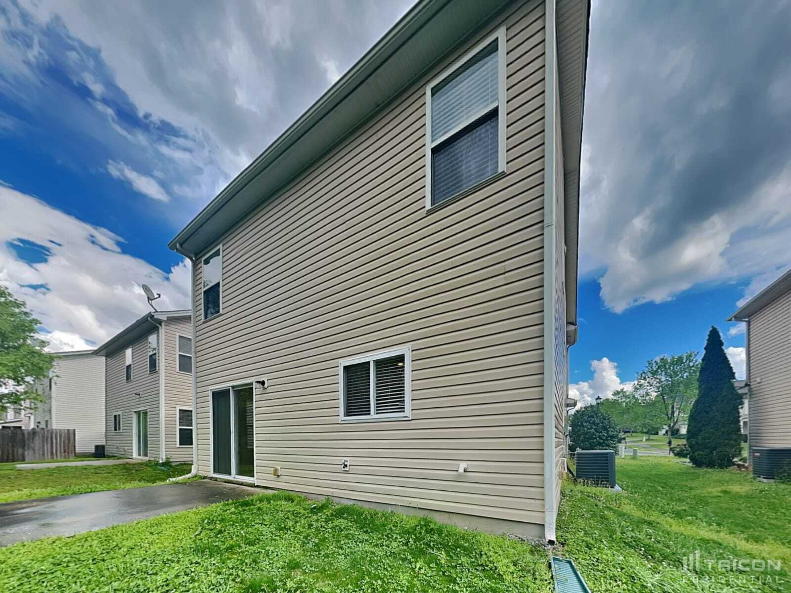 Building Photo - 4744 Abercromby St