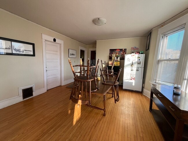 Building Photo - 2614 N Prospect Ave