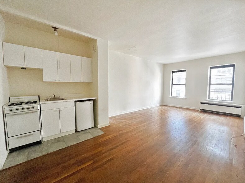 Building Photo - 942 1st Ave