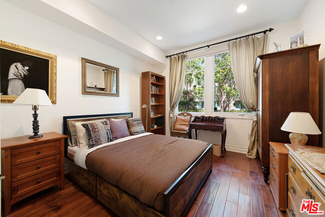 Building Photo - 6241 Crescent Park W