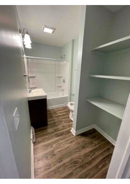 Building Photo - 576 High St NE