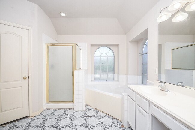 Building Photo - 5214 Mountain Forest Dr