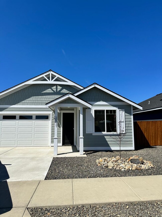 Primary Photo - Gorgeous brand new build PET FRIENDLY house