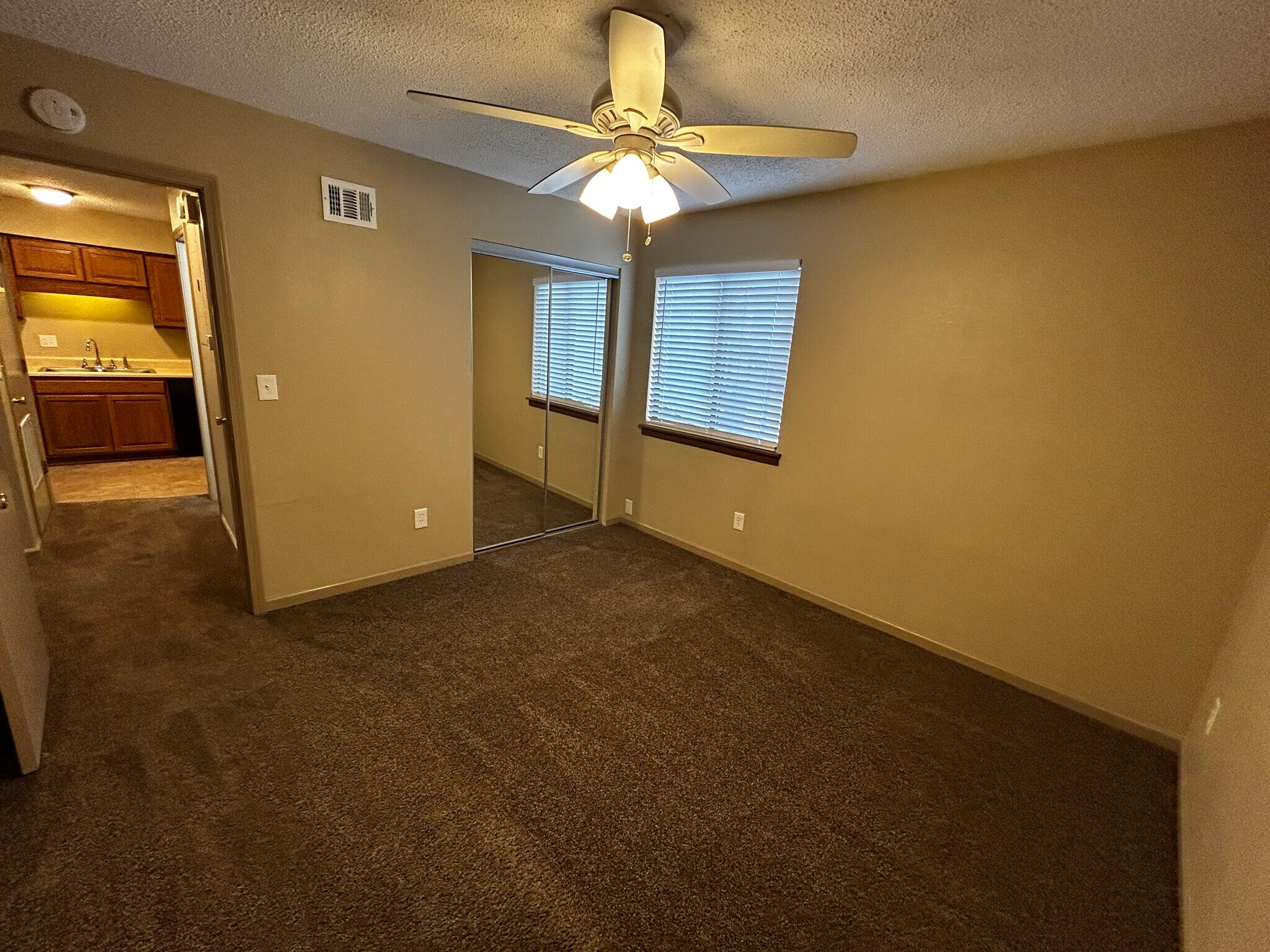 Building Photo - 9127 E 85th Pl