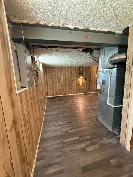 Building Photo - 9358 Bluegate Dr