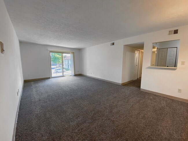 Building Photo - Evansville, Indiana*** 2 Bed 1 Bath $1079....