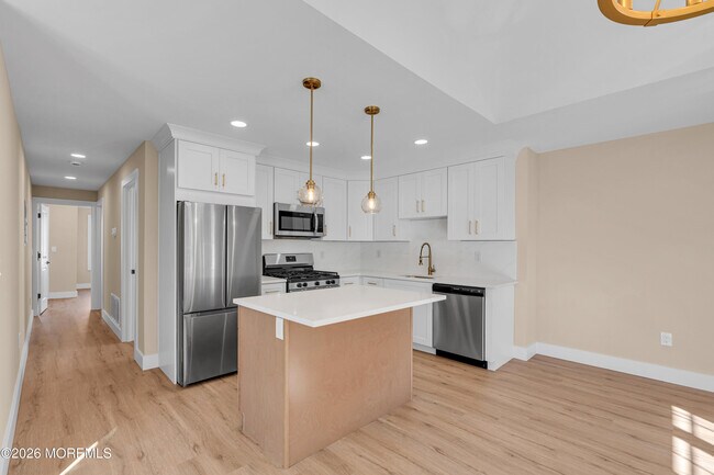 Building Photo - 39 Sea Drift Ave