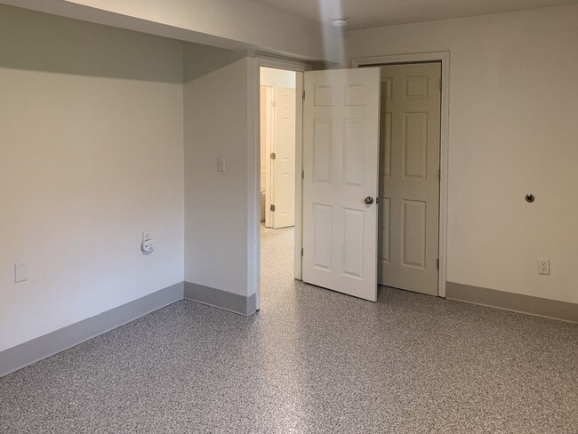 Building Photo - Spacious 3-Bedroom Apartment Near UVM with Private Entrance & Parking