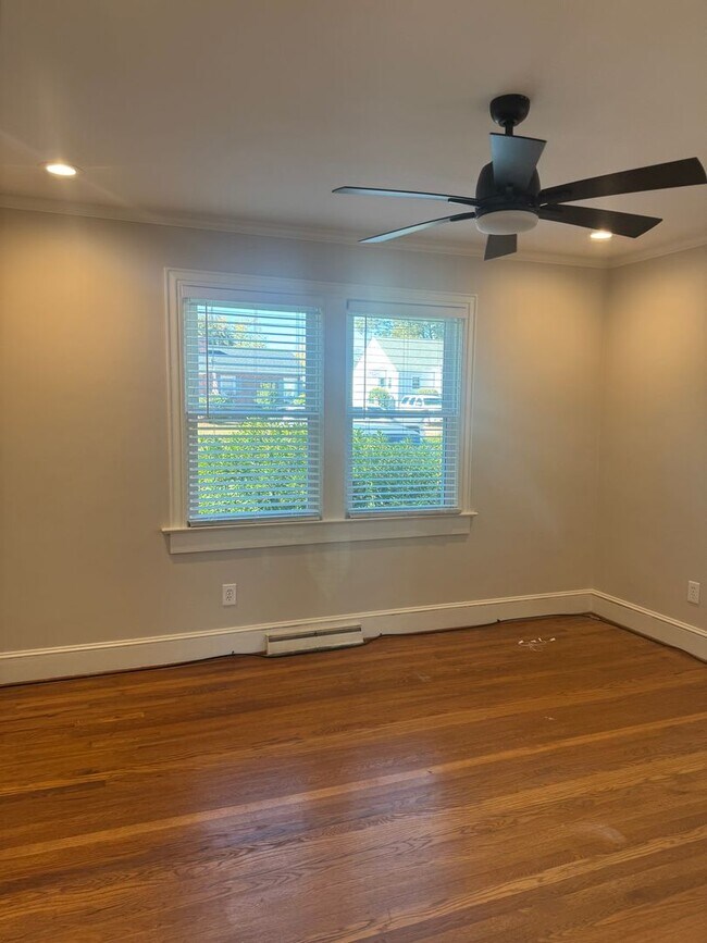 Building Photo - Fantastic Location & Price......More pictures to come!