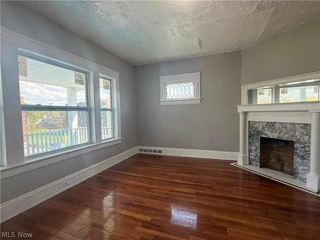 Building Photo - 1278 E 115th St