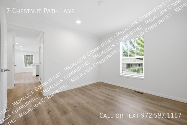 Building Photo - 7 Chestnut Path Ln