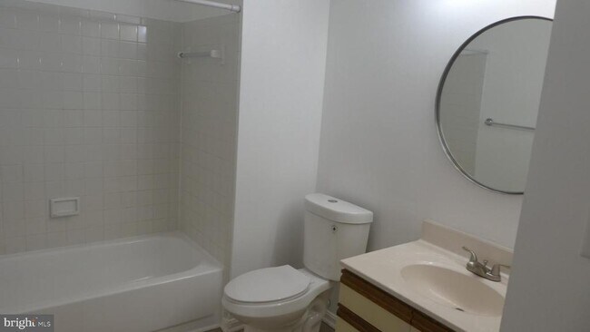 Building Photo - 1007 Summerglenn Ct