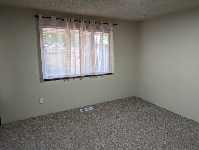 Building Photo - 7 Mitchell Ct