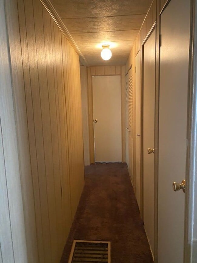 Building Photo - Manufactured Home