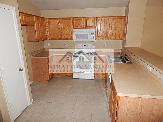 Building Photo - 7182 W Stella Ave