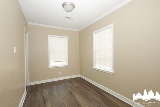 Building Photo - 871 Freeman St