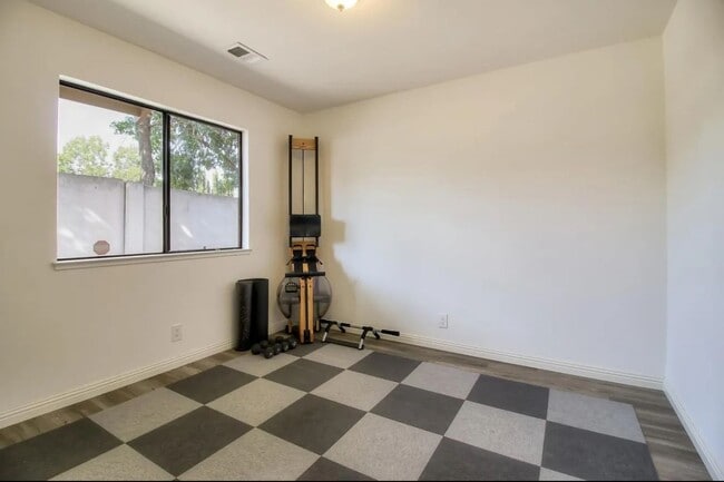 Building Photo - 1029 Foothill Dr