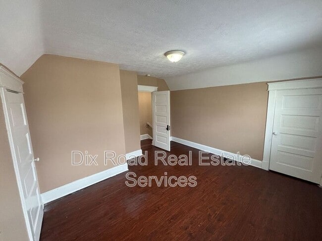 Building Photo - 209 N Grimes St