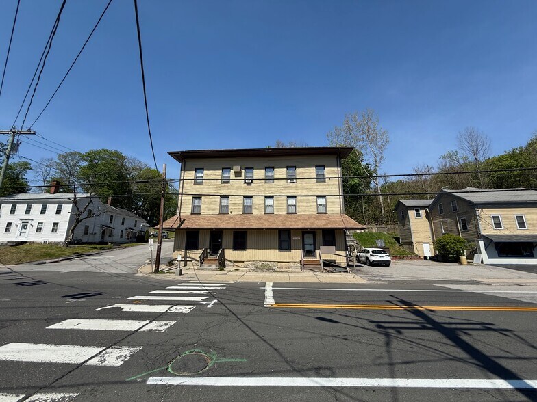 Building Photo - 279 N Main St