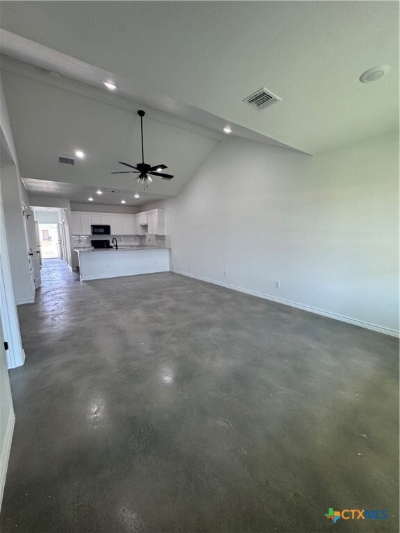 Building Photo - 907 Smoke Tree Ln