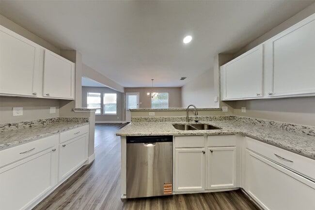 Building Photo - 17303 Davenway Dr