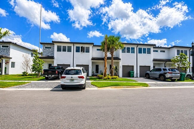 Building Photo - 5085 SW 37th St