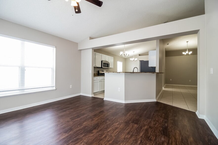 Building Photo - 12514 Woodbury Cove Dr