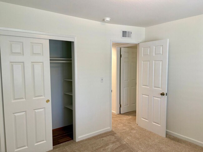 Building Photo - 3057 Carleton Pl