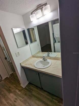 Building Photo - 571 Midway Track