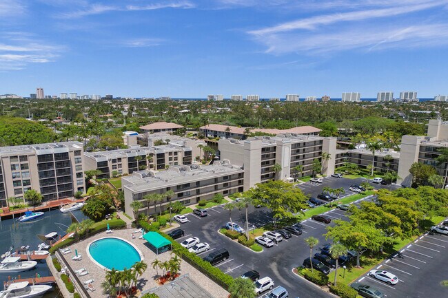 Building Photo - 6 Royal Palm Way