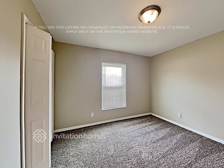 Building Photo - 5816 33rd Dr E