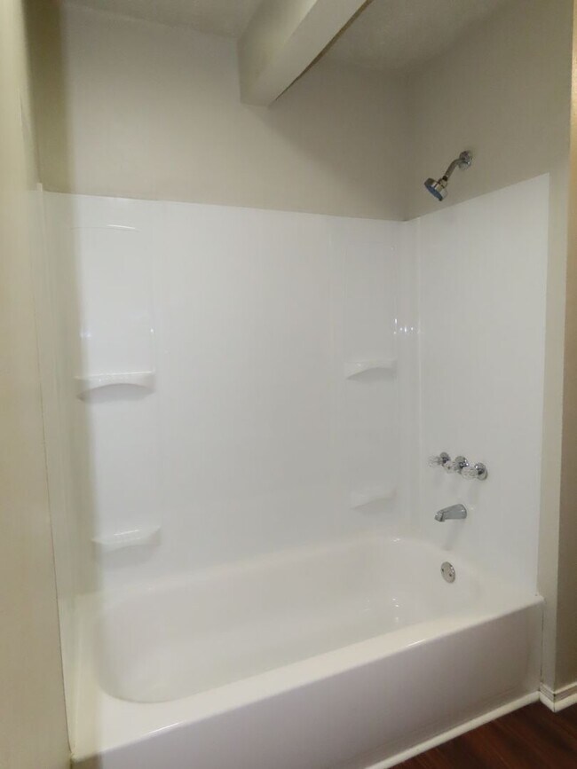 Building Photo - Charming 3 Bedroom, 2 Bath Home w/Den!