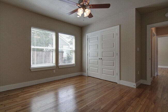 Building Photo - UT PRE-LEASE: 2013 Completely Remodeled 6 ...