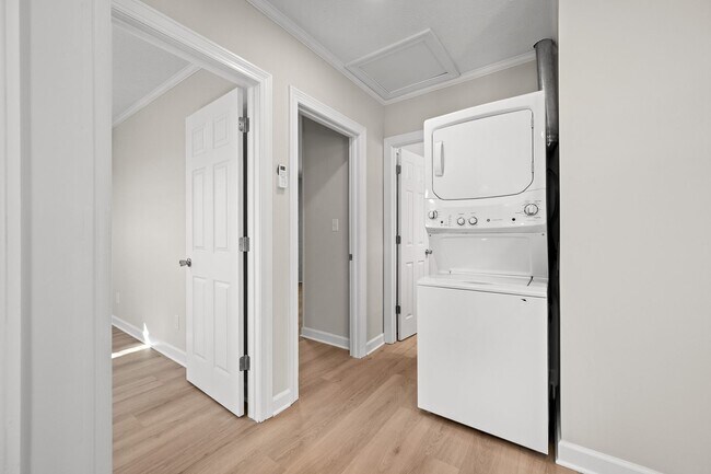 Building Photo - 5009 Oxford St