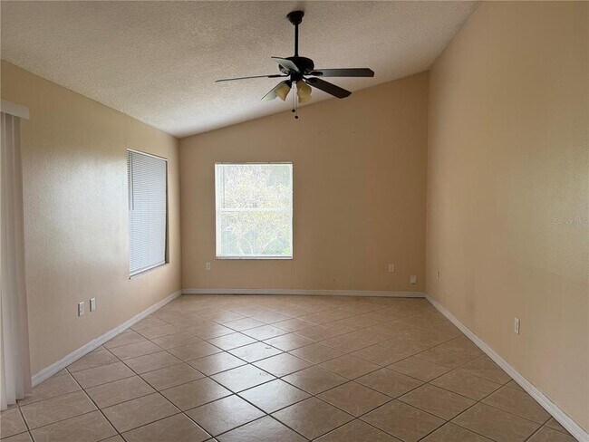 Building Photo - 2325 Kerridale St