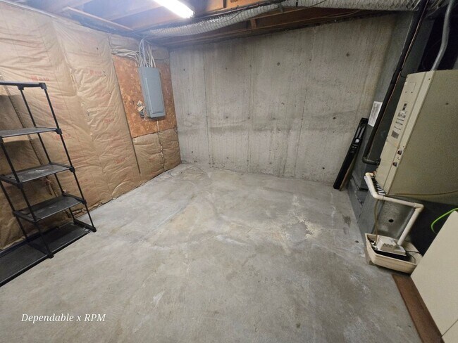 Building Photo - Stunning 2 Bd 2 Bath Townhouse in Wakefield w 2 parking spaces and 3 Levels of Living