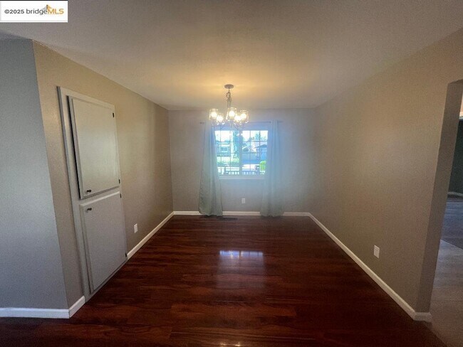 Building Photo - 3421 Serpentine Dr