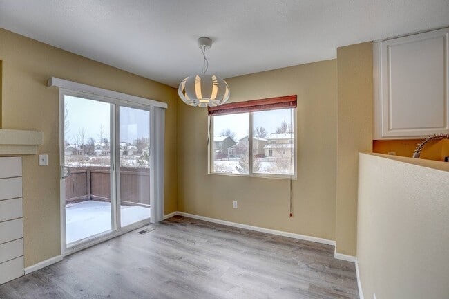 Building Photo - $ 2,295 - 3-Bed, 3-Bath Townhome with Mode...