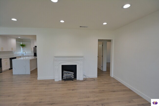 Building Photo - 16901 Hart St